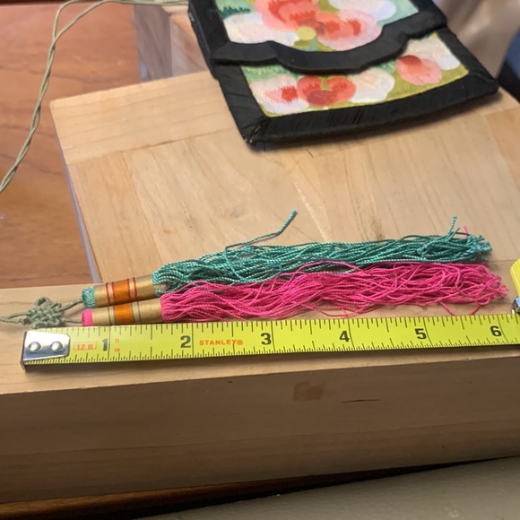 ANTIQUE CHINESE SILK AND SILK THREAD EMBROIDERY PURSE - Picture 9 of 12